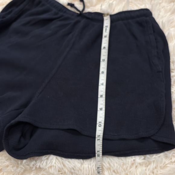 Brandy Melville Women's Black Waffle Weave Shorts - Picture 4 of 4